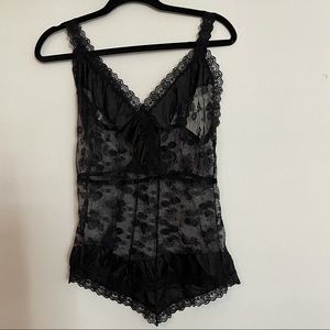 BLACK LACE Y2K TANK TOP